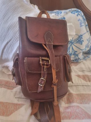Mochila de cuero marrón
