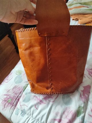 Bolso de cuero hecho a mano