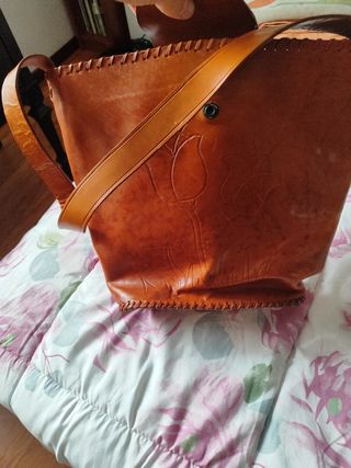 Bolso de cuero hecho a mano