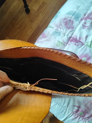Bolso de cuero hecho a mano