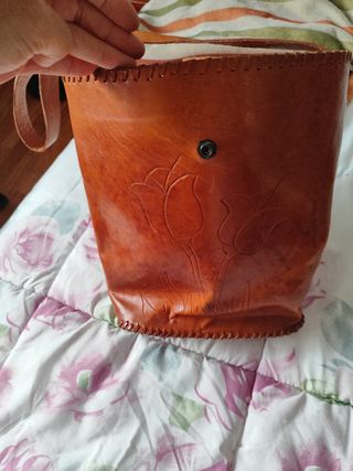 Bolso de cuero hecho a mano
