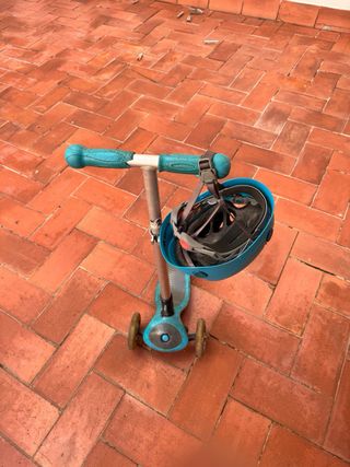 Patinete infantil 3 ruedas azul con casco 