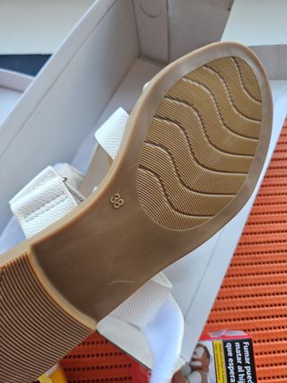 Sandalias blancas de piel
