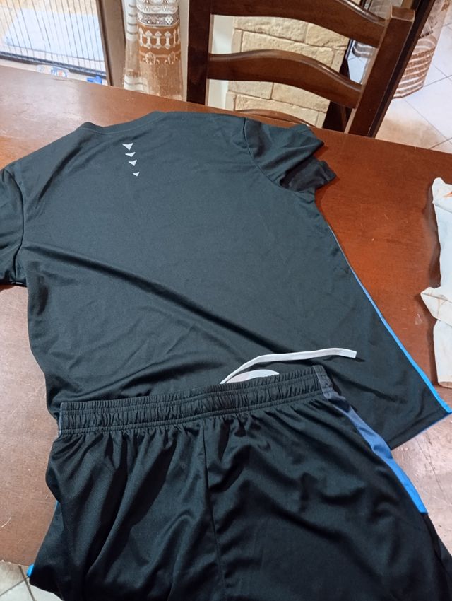 Completo uomo sportivo nuovo