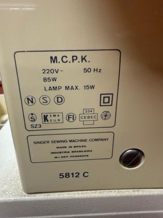 Máquina de coser SINGER. precio no negociable