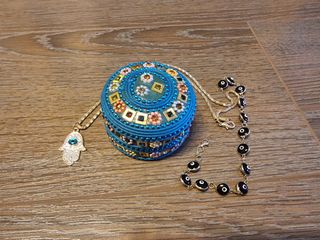 Joyerito azul y bisutería