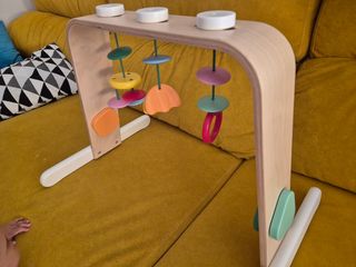Gimnasio de madera para bebé de Ikea