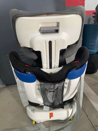 Silla de coche para niño. A partir de 1 año