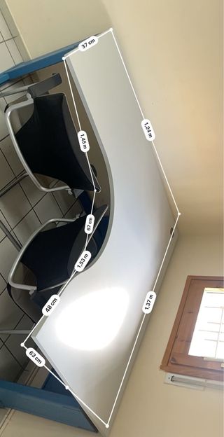 Mesa de oficina esquinera blanca y azul