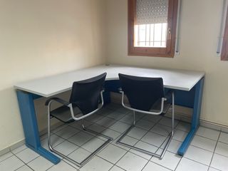 Mesa de oficina esquinera blanca y azul
