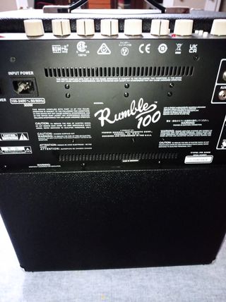 Bajo Fender y amplificador Fender