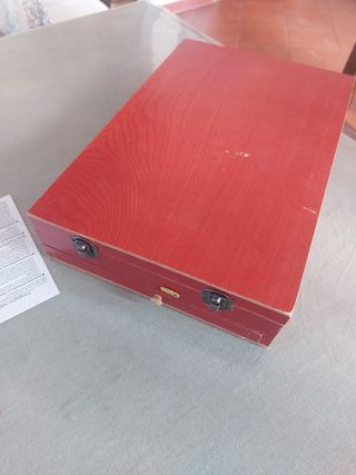 Portacolori in legno rosso