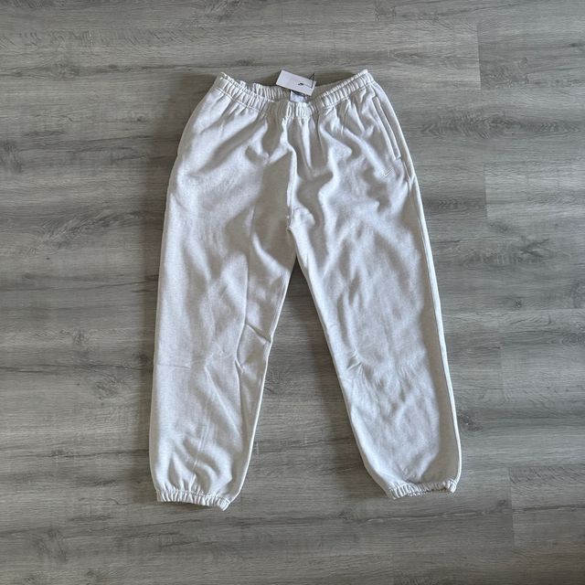 Nike Solo Swoosh Fleece Joggers Grises