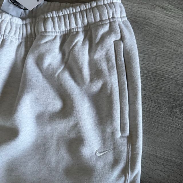 Nike Solo Swoosh Fleece Joggers Grises