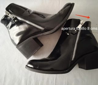 Botines negros con cremallera y monedero 
