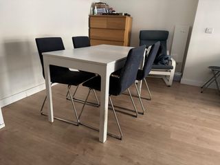 Mesa y 4 Sillas Comedor