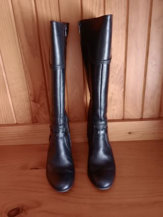 Botas altas de cuero negras