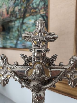 Cruz de altar antigua