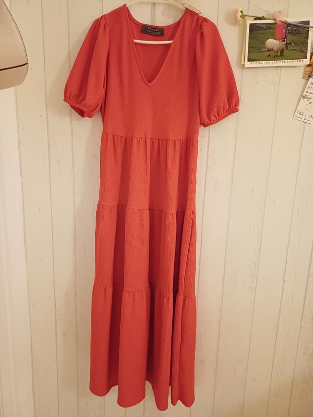 Vestido rojo Primark midi con volantes