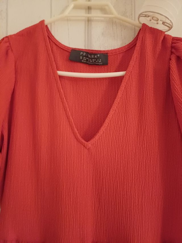 Vestido rojo Primark midi con volantes