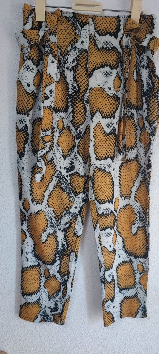 Pantalón vaporoso estampado animal print