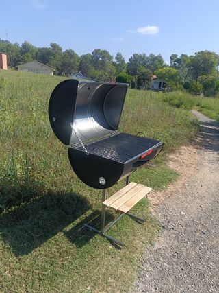 Barbacoa de barril negra y roja