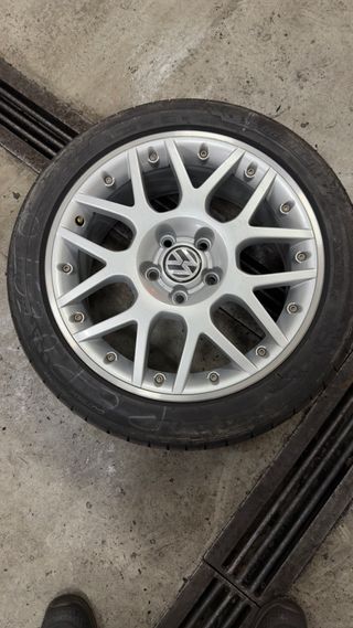 Llanta VW 7,5J x 17 con neumático