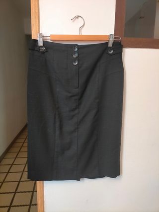 Falda lápiz negra con botones