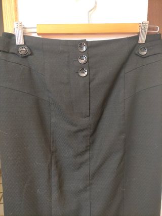 Falda lápiz negra con botones