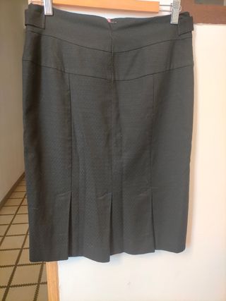 Falda lápiz negra con botones