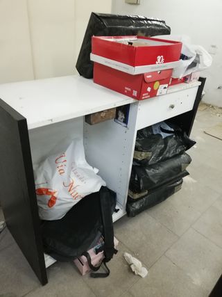 Mostrador blanco y negro 1m y 56cm