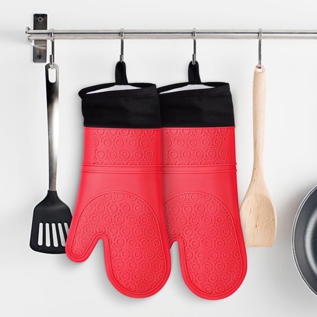Dos guantes de silicona para horno