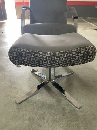 Sillón con reposapiés gris