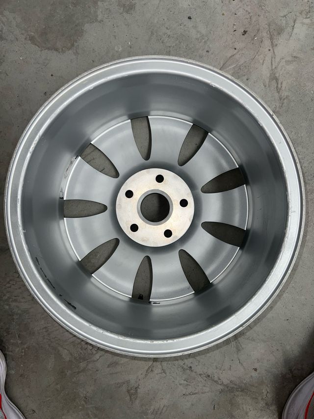 Llanta Audi 16 pulgadas