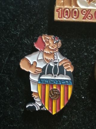 Lote de 5 pins Valencia C.F.