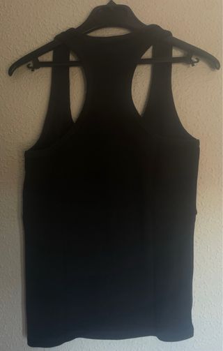 Camiseta sin mangas negra con logo