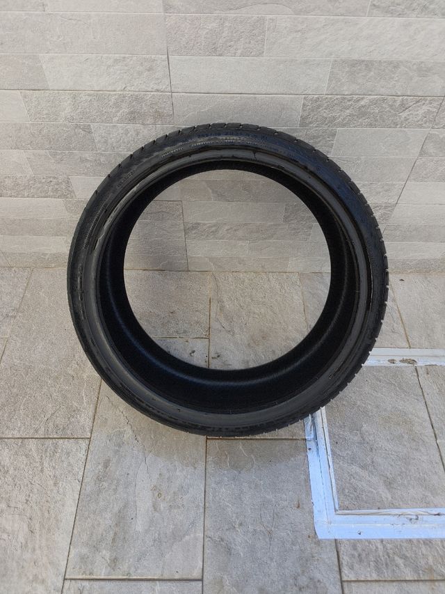 Neumático 255/30/21