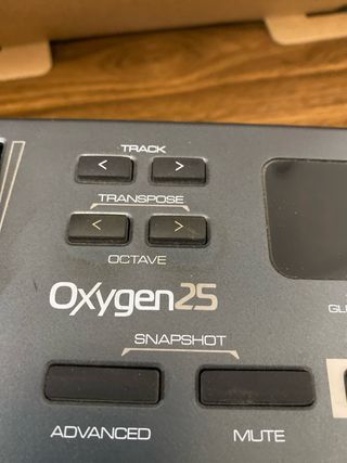 Teclado MIDI USB Oxygen 25