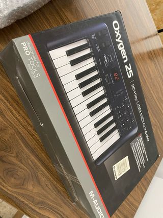 Teclado MIDI USB Oxygen 25