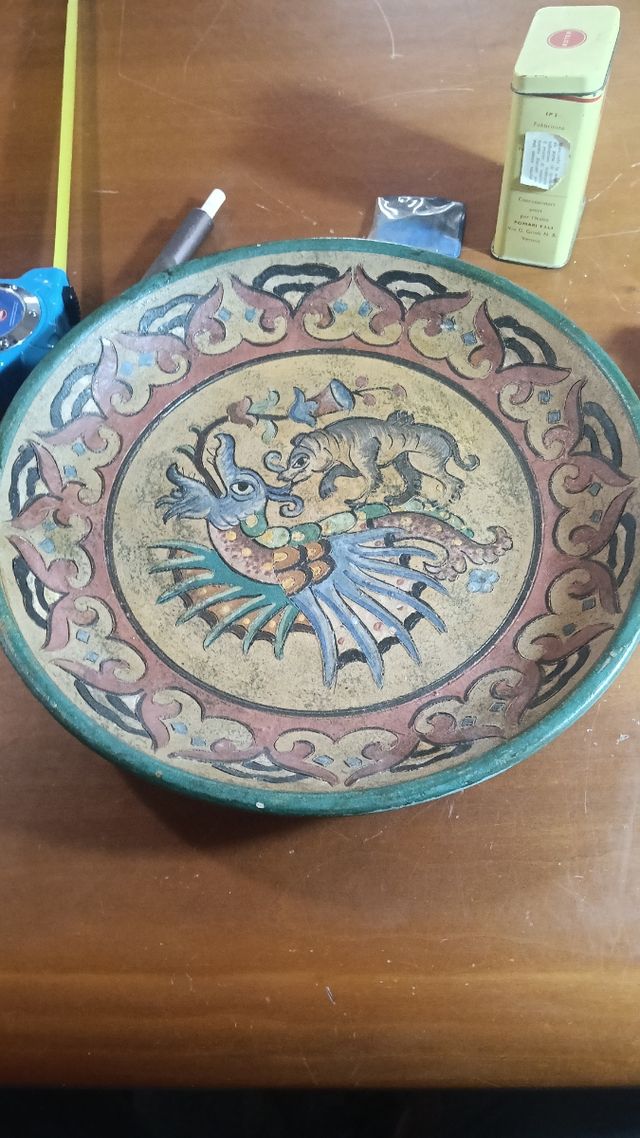 Piatto decorato con drago e tigre