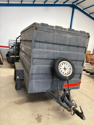 Remolque Marca ale (lora del Río) matrícula roja