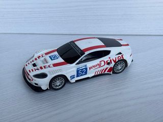 Coche Scalextric Aston Martin Young Analógico