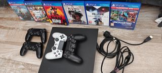 Ps4 con 2 mandos, juegos y otros dispositivos 