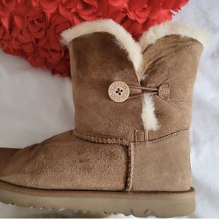 Botines UGG Marrones con Borrego