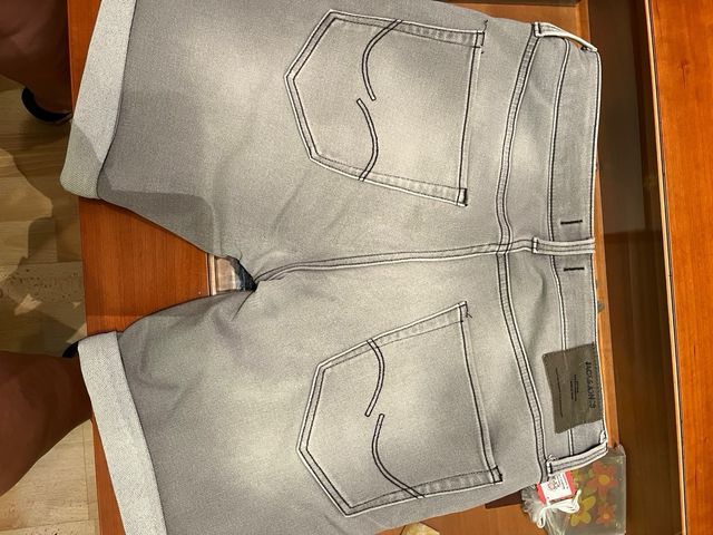 Pantalón corto Jack & Jones gris