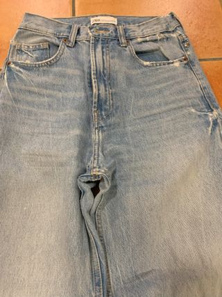 Pantalón vaquero Zara desgastado T.34