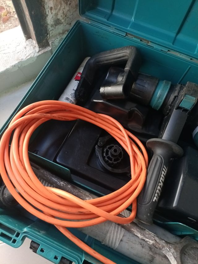 Martillo Percutor Makita HR4013C