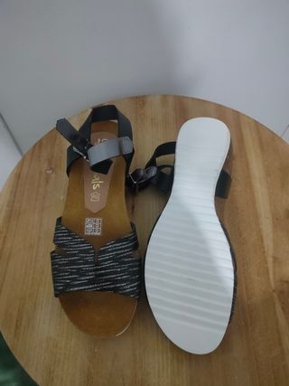 Sandalias de cuña plateadas y azul oscuro