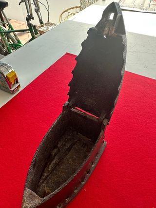 Plancha antigua de carbón con gallo