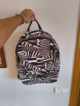 Mochila Volcom negra/blanca 20L